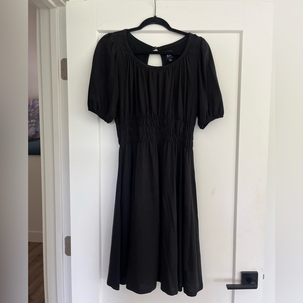 🖤 GAP Black Puff Sleeve Smocked Waist Dress – Size S Tall